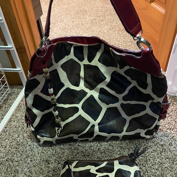 Girafe Print tote with matching cosmetic case - Picture 5 of 13
